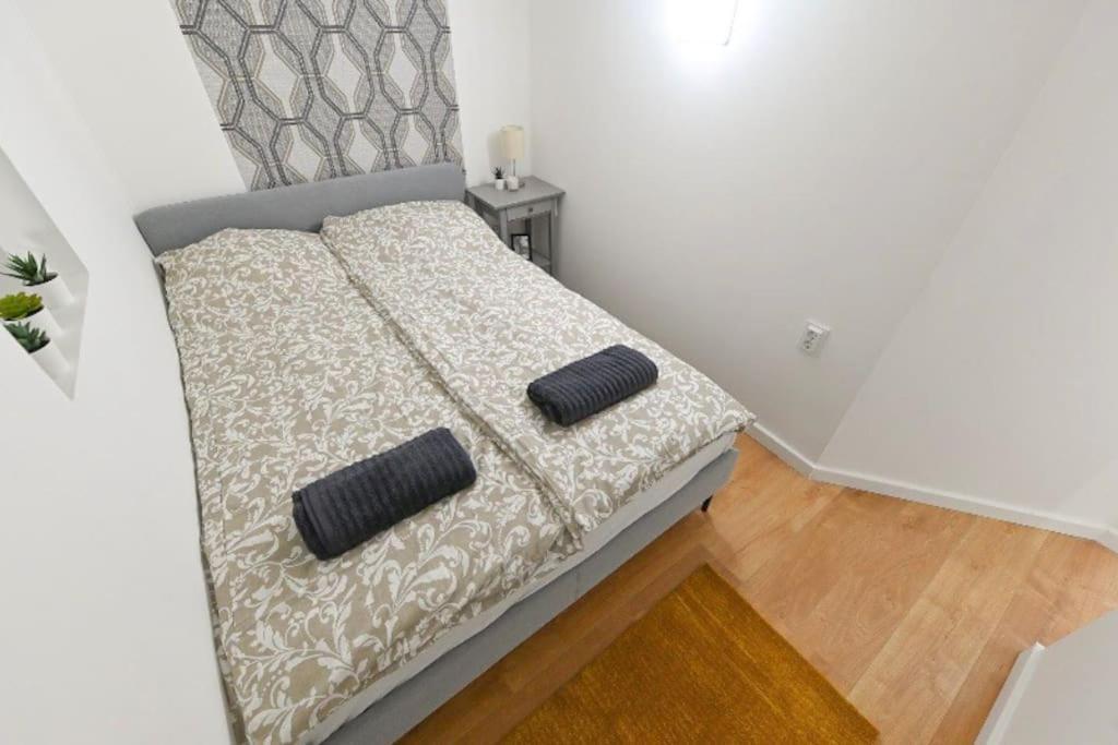 2 Bedroom Flat In Damjanich Str., Hirsch Budapest Esterno foto